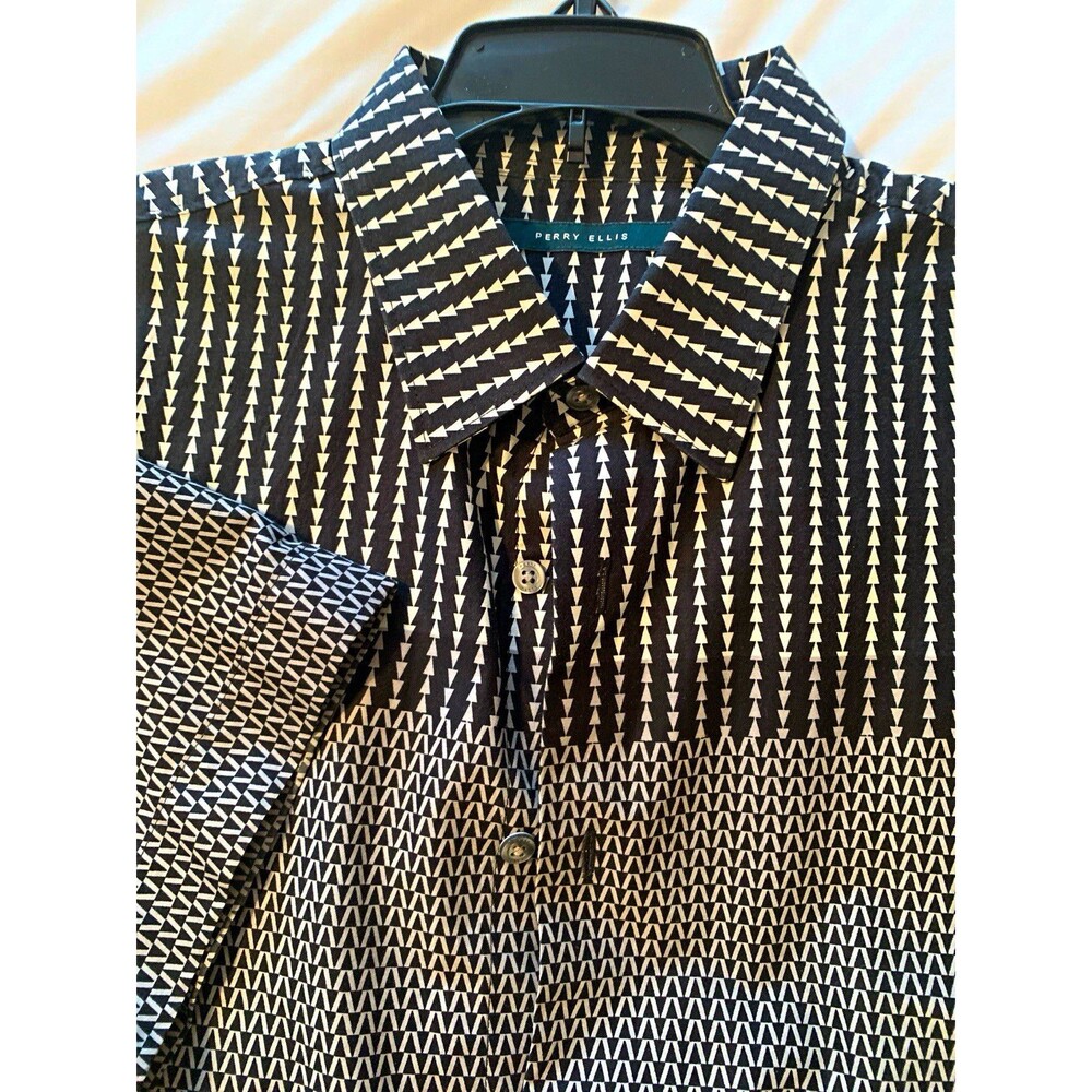 Perry Ellis Men's Black/White Geometric Short Sleeve Button-Up Point Collar